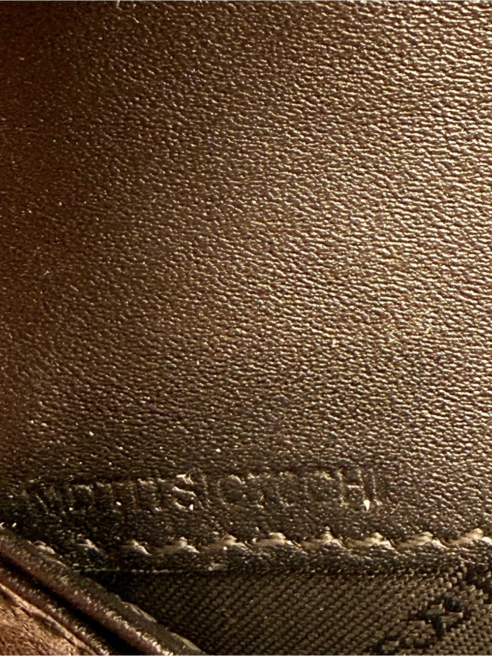 Burberry Embossed Pattern Black Leather Wallet | New Zipper Pull - Picture 4 of 16